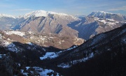 50 L'ombroso versante nord del Cancervo e panorama sul Menna...